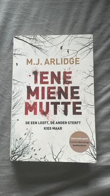 M.J. Arlidge - Iene Miene Mutte beschikbaar voor biedingen