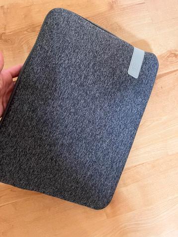 Laptophoes beschikbaar voor biedingen