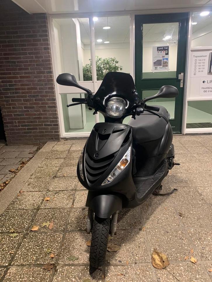 Piaggio zip 4T (80CC), Fietsen en Brommers, Scooters | Piaggio, Zo goed als nieuw, Zip, Maximaal 25 km/u, Benzine, Ophalen