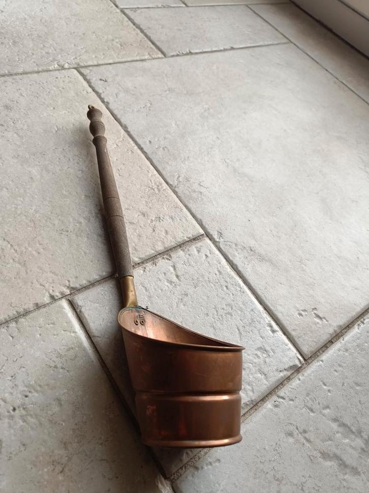 Antiek koperen schepje met houten handvat, Antiek en Kunst, Antiek | Gereedschap en Instrumenten, Ophalen of Verzenden