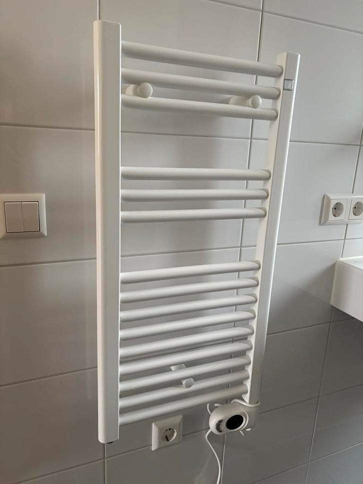 Elektrische Handdoekverwarming 78,5  39,5 cm, Doe-het-zelf en Verbouw, Verwarming en Radiatoren, Zo goed als nieuw, Radiator, 80 cm of meer