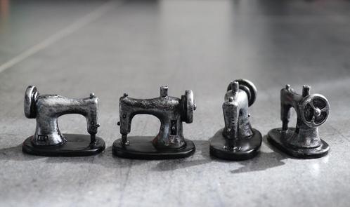 Retro naaimachine miniatuur nieuw 1:12, Verzamelen, Poppenhuizen en Toebehoren, Nieuw, Decoratie, Ophalen of Verzenden
