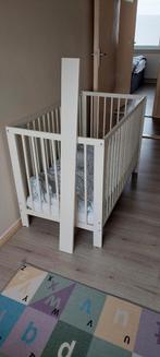 2 Babybedjes incl. matrassen & zijplanken - prijs per stuk, Ophalen, Zo goed als nieuw