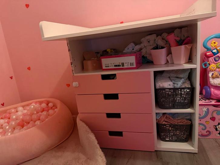 Roze commode met lades, Kinderen en Baby's, Kinderkamer | Commodes en Kasten, Zo goed als nieuw, Commode, 90 tot 105 cm, 100 cm of meer