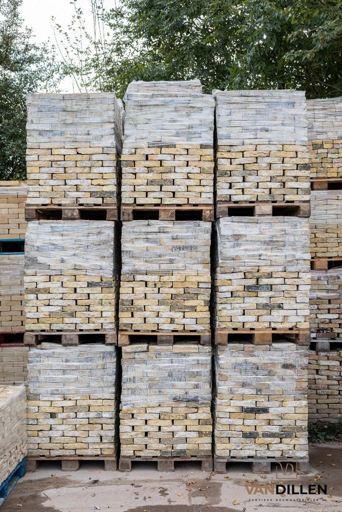 Antieke Friese geeltjes groot formaat 1 partij geel 135M2, Doe-het-zelf en Verbouw, Metselstenen, Gebruikt, Bakstenen, Verzenden