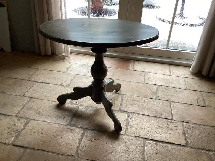 Antiek gepatineerd salontafeltje, Antiek en Kunst, Antiek | Meubels | Tafels, Ophalen