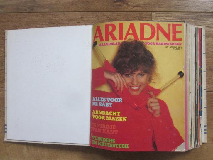 Ariadne Maandblad voor Handwerken 1978 compleet in linnen or, Hobby en Vrije tijd, Borduren en Borduurmachines, Zo goed als nieuw