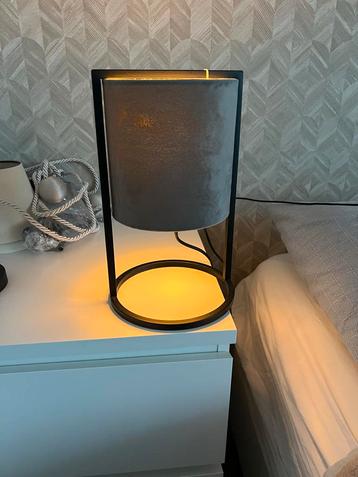 Moderne Tafellamp / Nachtlamp beschikbaar voor biedingen