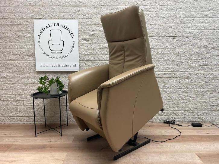 Ciar sta op stoel relax fauteuil Large staopstoel garantie, Huis en Inrichting, Fauteuils, Zo goed als nieuw, Leer, 50 tot 75 cm