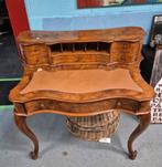 Klassiek Damesbureau Walnoot met Krulpoten, Antiek en Kunst, Ophalen of Verzenden
