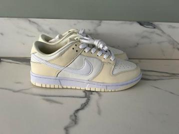 Nike SB dunk coconut milk beschikbaar voor biedingen