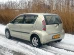 Daihatsu Sirion 2 1.3-16V Prestige Automaat - NIeuw Apk - Ai, Auto's, Daihatsu, Gebruikt, 31 €/maand, 4 cilinders, Beige