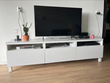 Gratis af te halen: TV-meubel