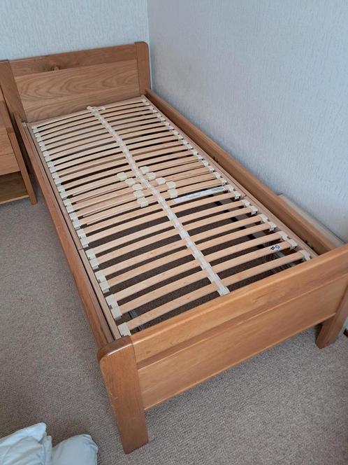 1 persoonsbed + nachtkastje
+ lattenbodem, Huis en Inrichting, Slaapkamer | Bedden, Zo goed als nieuw, Eenpersoons, 90 cm, 200 cm