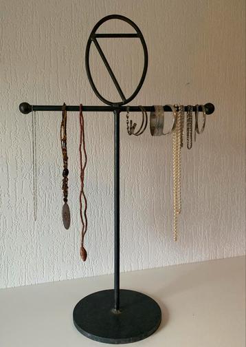 Vintage Sieraden Standaard Metaal beschikbaar voor biedingen