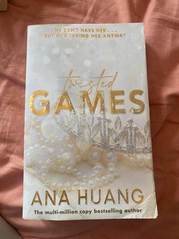Twisted Games - Ana Huang Roman Boek beschikbaar voor biedingen