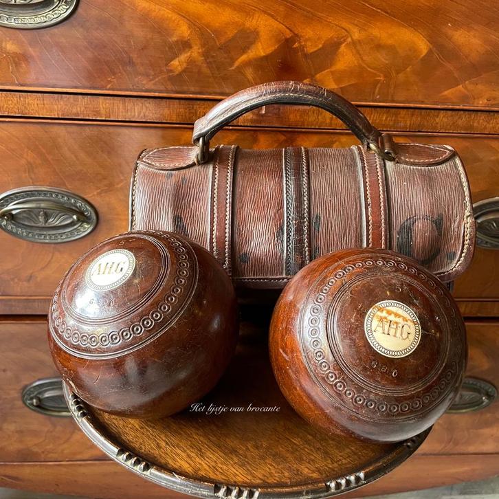 Engels antieke Lawn Bowls in leren tas, Antiek en Kunst, Curiosa en Brocante, Ophalen of Verzenden