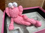 Nieuw KAWS TIME OFF Pink Vinyl Figure, Ophalen of Verzenden