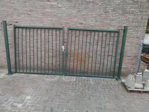 Dubbele draaipoort hekwerk compleet met scharnierpalen, Tuin en Terras, Tuinhekken en Hekwerk, Gebruikt, IJzer, Ophalen