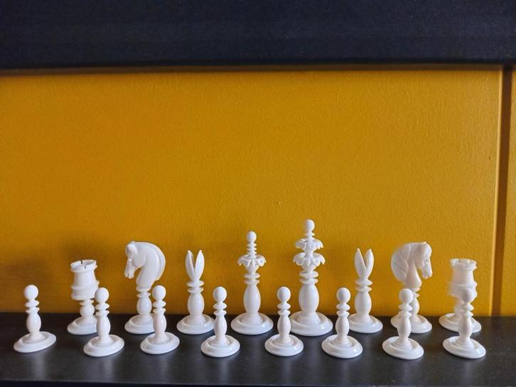 Antieke Calvert benen schaakstukken geen kunststof schaak, Hobby en Vrije tijd, Denksport en Puzzels, Gebruikt, Schaken, Minder dan 500 stukjes
