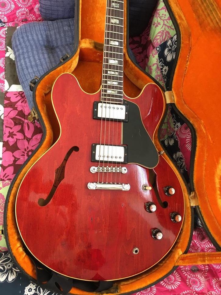 Gibson es 335 cherry ( 1968), Muziek en Instrumenten, Snaarinstrumenten | Gitaren | Elektrisch, Zo goed als nieuw, Semi-solid body