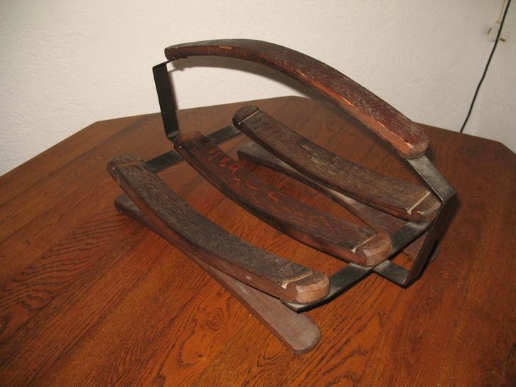 Kranten Lectuur Bak Hout/Metaal Brutalisme Vintage, Huis en Inrichting, Woonaccessoires | Krantenbakken en Lectuurbakken, Zo goed als nieuw