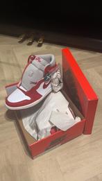 Jordan 1 high red, Kleding | Heren, Schoenen, Ophalen of Verzenden, Nieuw, Overige kleuren