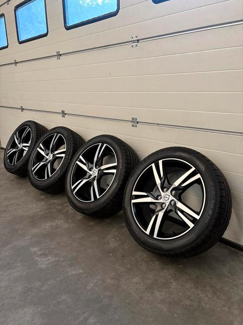 Volvo XC40 R-design 19 inch winterset | nieuwstaat | Pirelli, Auto-onderdelen, Banden en Velgen, Banden en Velgen, Winterbanden
