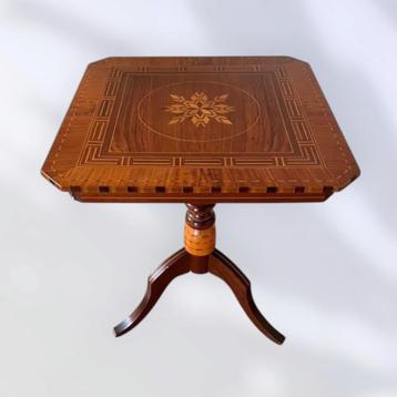 Vierkante salontafel met inlegwerk. Wijntafel. gratis verzen beschikbaar voor biedingen