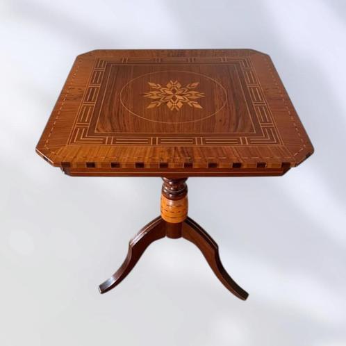 Vierkante salontafel met inlegwerk. Wijntafel. gratis verzen, Huis en Inrichting, Tafels | Salontafels, Gebruikt, Minder dan 50 cm