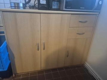 Houten dressoir kast beschikbaar voor biedingen