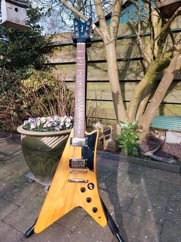 Gibson Moderne replica van DooDad Guitars.  beschikbaar voor biedingen