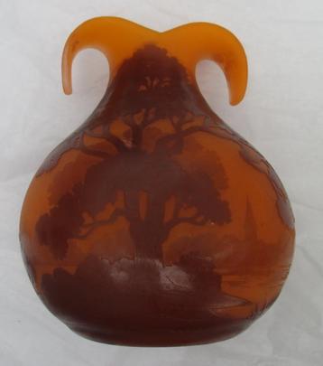 art nouveau vaasje Delatte cameo glas met landschap beschikbaar voor biedingen