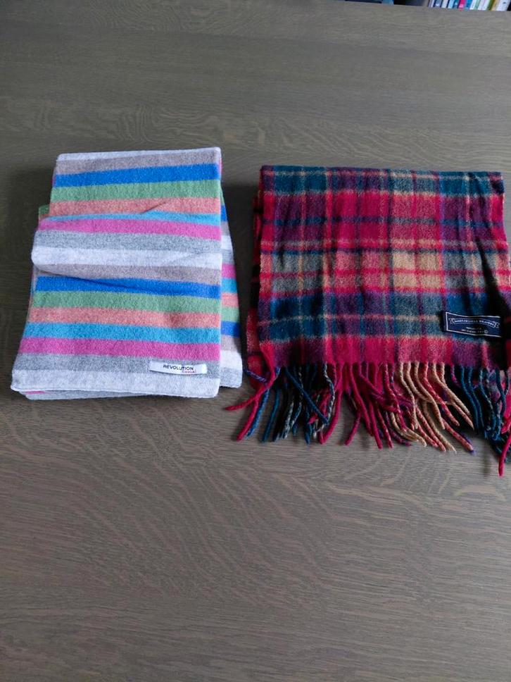 WOLLEN SJAALS, Kleding | Dames, Mutsen, Sjaals en Handschoenen, Zo goed als nieuw, Sjaal, Ophalen of Verzenden