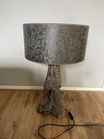 Tafellamp met houten voet en bruine kap, Huis en Inrichting, Lampen | Tafellampen, Ophalen, Zo goed als nieuw, Hout, 50 tot 75 cm