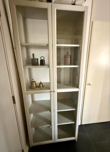 Billy kast Ikea beschikbaar voor biedingen