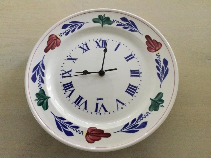 Boerenbont wandklok goed lopend doorsnede ca 27cm zgan, Huis en Inrichting, Woonaccessoires | Klokken, Zo goed als nieuw, Wandklok