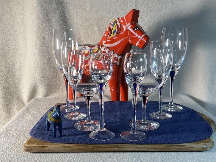 ORREFORS . Intermezzo . Blauw . Wijnglas, Antiek en Kunst, Antiek | Servies compleet, Ophalen