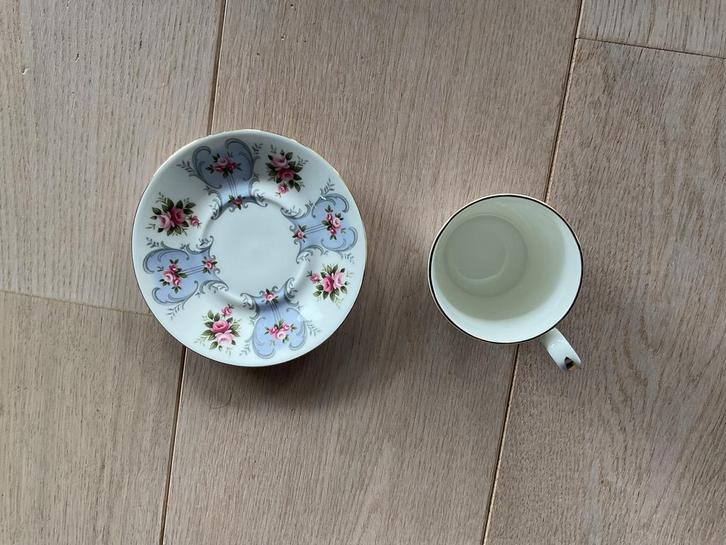Royal Albert Kop en Schotel - Onbeschadigd, Huis en Inrichting, Keuken | Servies, Zo goed als nieuw, Kop(pen) en/of Schotel(s)