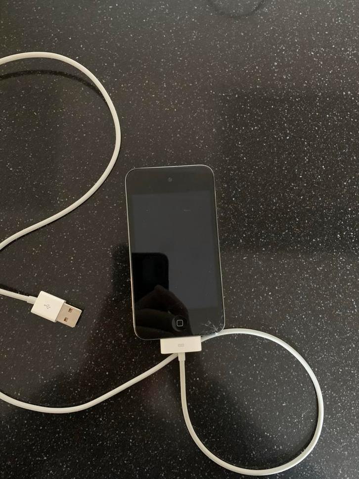 Oudere iPod Touch 32GB - Werkt nog!, Audio, Tv en Foto, Mp3-spelers | Apple iPod, Gebruikt, Touch, 40 GB en meer, Zilver, Ophalen of Verzenden