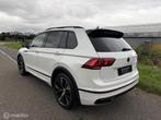 Volkswagen Tiguan 1.5 TSI DSG R-Line / Pano / 360 / Leder, 15 km/l, Zwart, 4 cilinders, 150 pk