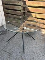 Round glass table, Ophalen