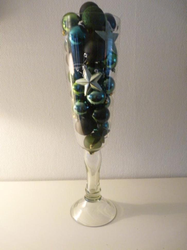 mooie hoge glazen vaas op voet voor kerstdecoratie, Diversen, Kerst, Ophalen of Verzenden