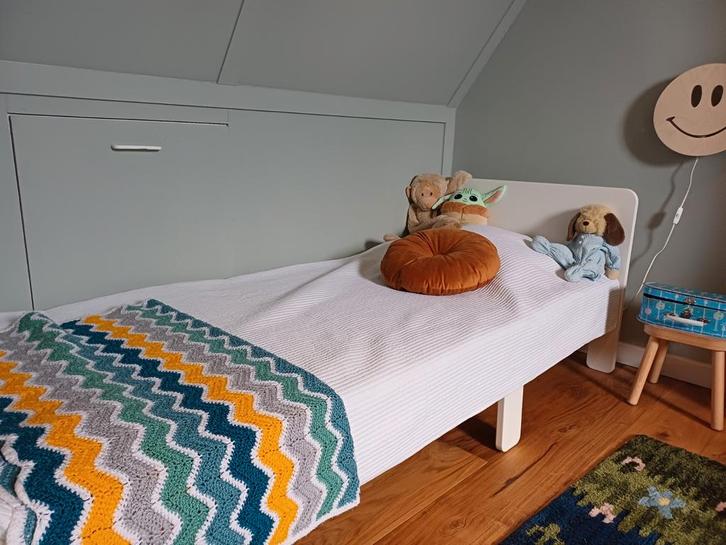 Ikea Släkt Meegroeibed 200x80 Wit - Inclusief Lattenbodem, Kinderen en Baby's, Kinderkamer | Bedden, Zo goed als nieuw, 180 cm of meer