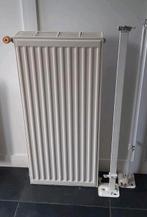 Dubbele radiator met vloerbevestiging. 90x40x10, Doe-het-zelf en Verbouw, Verwarming en Radiatoren, Ophalen, Radiator, 30 tot 80 cm
