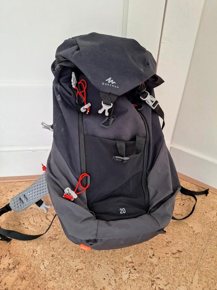 Quechua 20L Rugzak - In goede staat, Sport en Fitness, Bergsport en Wandelen, Zo goed als nieuw, Rugzak, Ophalen of Verzenden