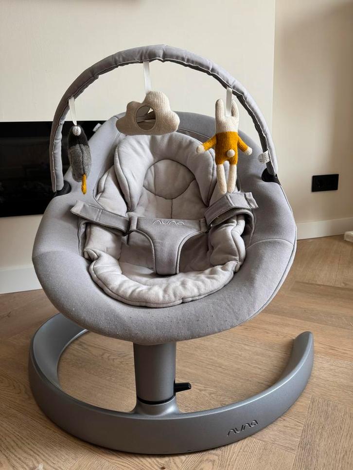 Nuna Leaf Grow wipstoel grijs + speelboog, Kinderen en Baby's, Wipstoeltjes, Zo goed als nieuw, Wipstoel, Overige merken, Met gordel(s) of riempje(s)