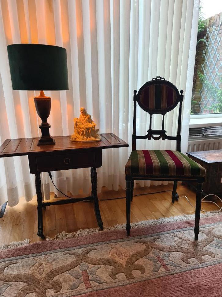 Stoeltje antiek medaillon, Antiek en Kunst, Antiek | Meubels | Stoelen en Banken, Ophalen