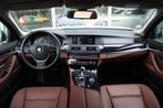 ➡️ BMW 5-serie Touring 520i F11 High Executive | NL auto, Auto's, Euro 5, Gebruikt, 4 cilinders, 2000 kg
