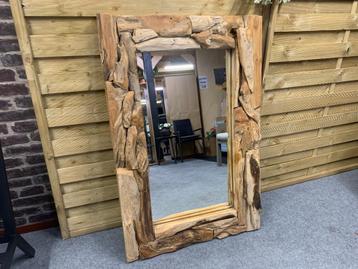 Spiegel beschikbaar voor biedingen